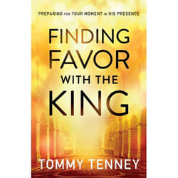 ISBN Finding Favor With the King, Repackaged Edition (Preparing For Your Moment in His Presence) book English Paperback 238 pages