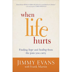 ISBN When Life Hurts (Finding Hope and Healing from the Pain You Carry) book English Paperback 240 pages