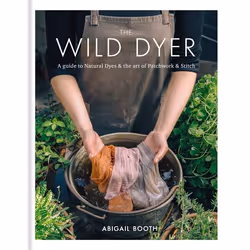 Hachette UK The Wild Dyer: A guide to natural dyes & the art of patchwork & stitch, English, Hardcover, 160 pages