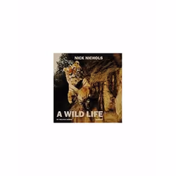 ISBN Wild Life : A Visual Biography of Photographer Michael Nichols, English, Hardcover, 350 pages