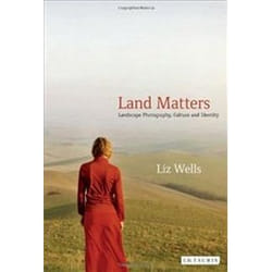 ISBN Land Matters : Landscape Photography, Culture and Identity book English Paperback 352 pages