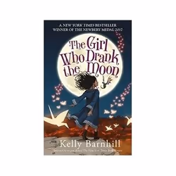 ISBN Girl Who Drank the Moon, Children & teenagers, English, 400 pages